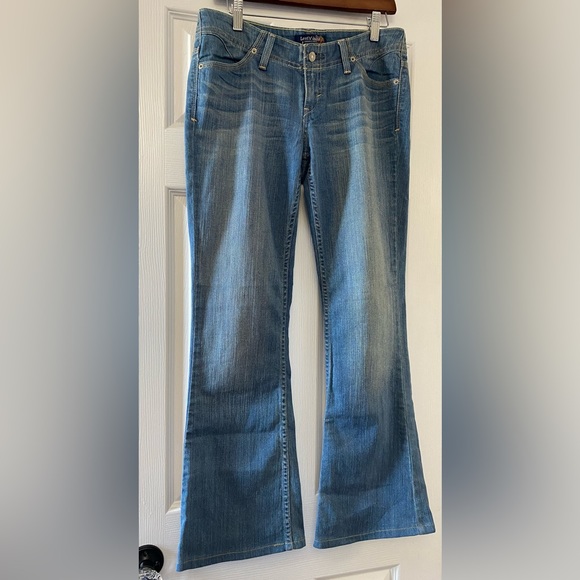 Levi’s Low Rise Flare Jeans - Picture 2 of 6